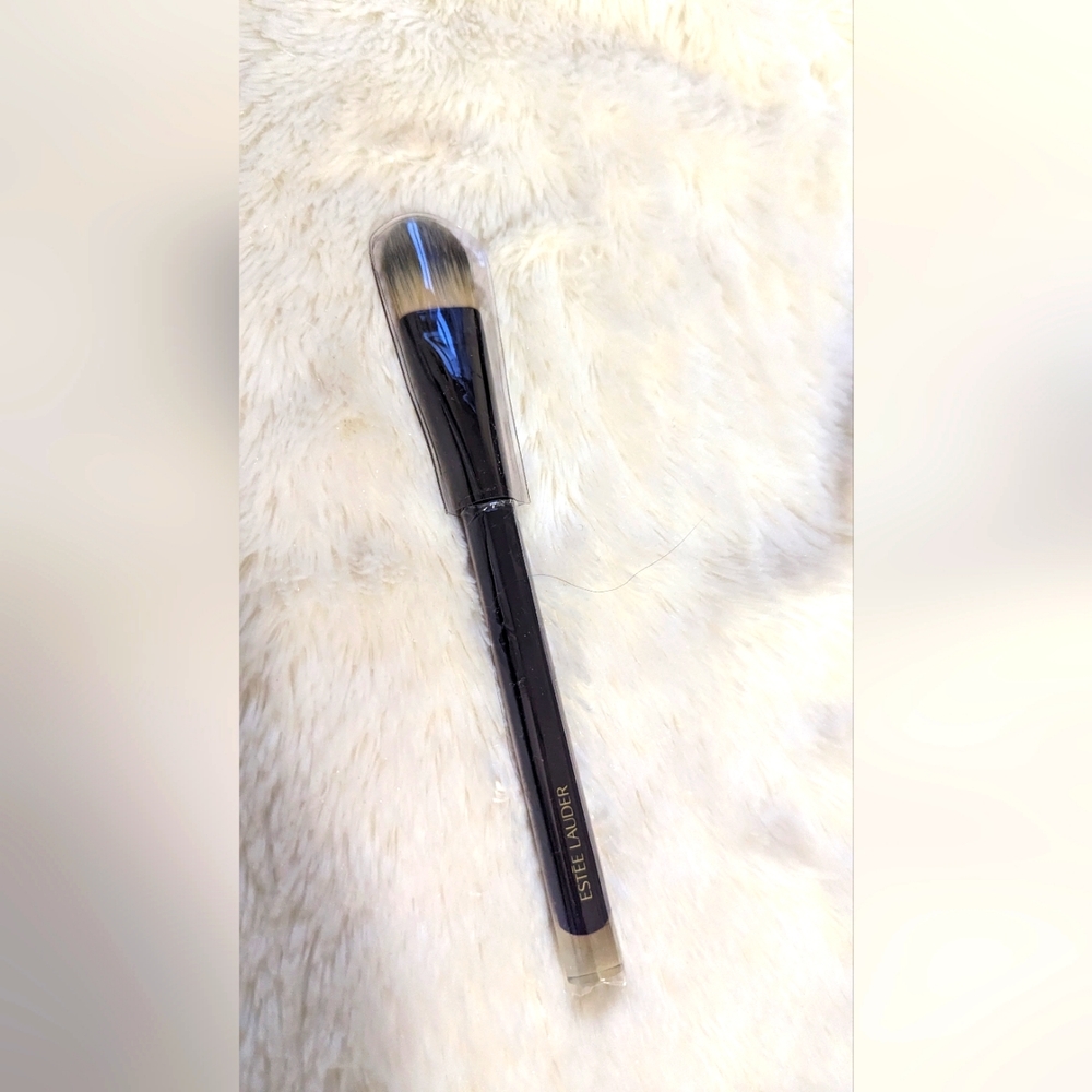 NEW! Estee Lauder Foundation Brush